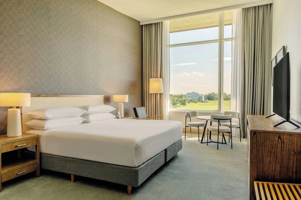 Club Room, 1 King Bed (View)