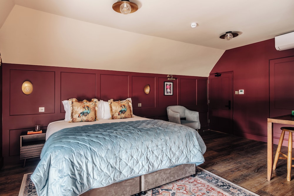 Family Room, 1 King Bed with Sofa bed, Air conditioning photo 2