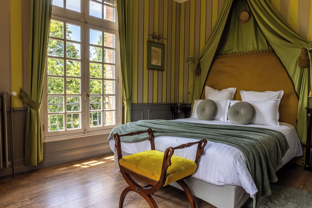 Deluxe Double Room, 1 Queen Bed, Balcony, Pool View (Emilio)