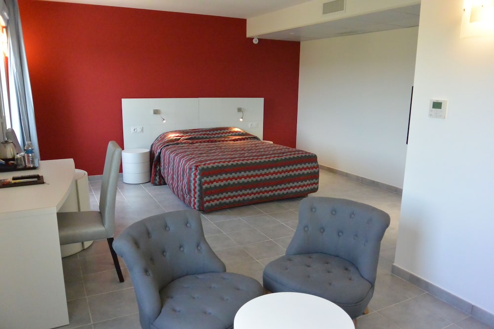 Junior Suite, Multiple Beds, Bathtub photo 2