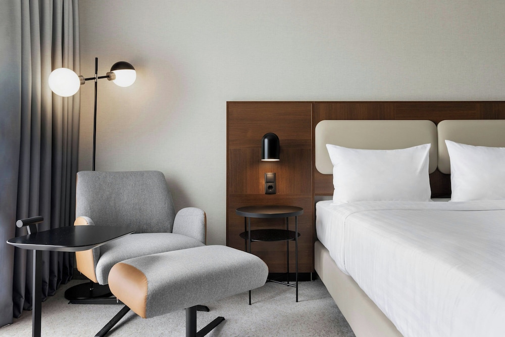 Superior Room, 1 King Bed, Courtyard View - Photo 4