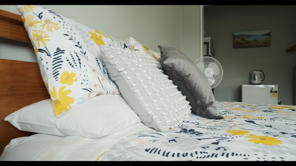 Bedroom 3 photo 2