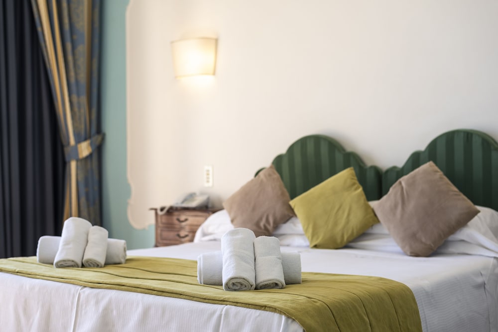 Superior Double Room, Balcony, Sea View - Photo 3