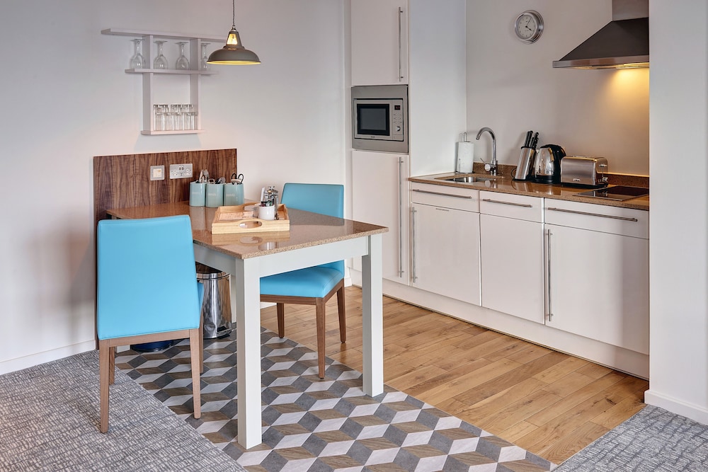 Suite, 1 Bedroom, Kitchen - Photo 3