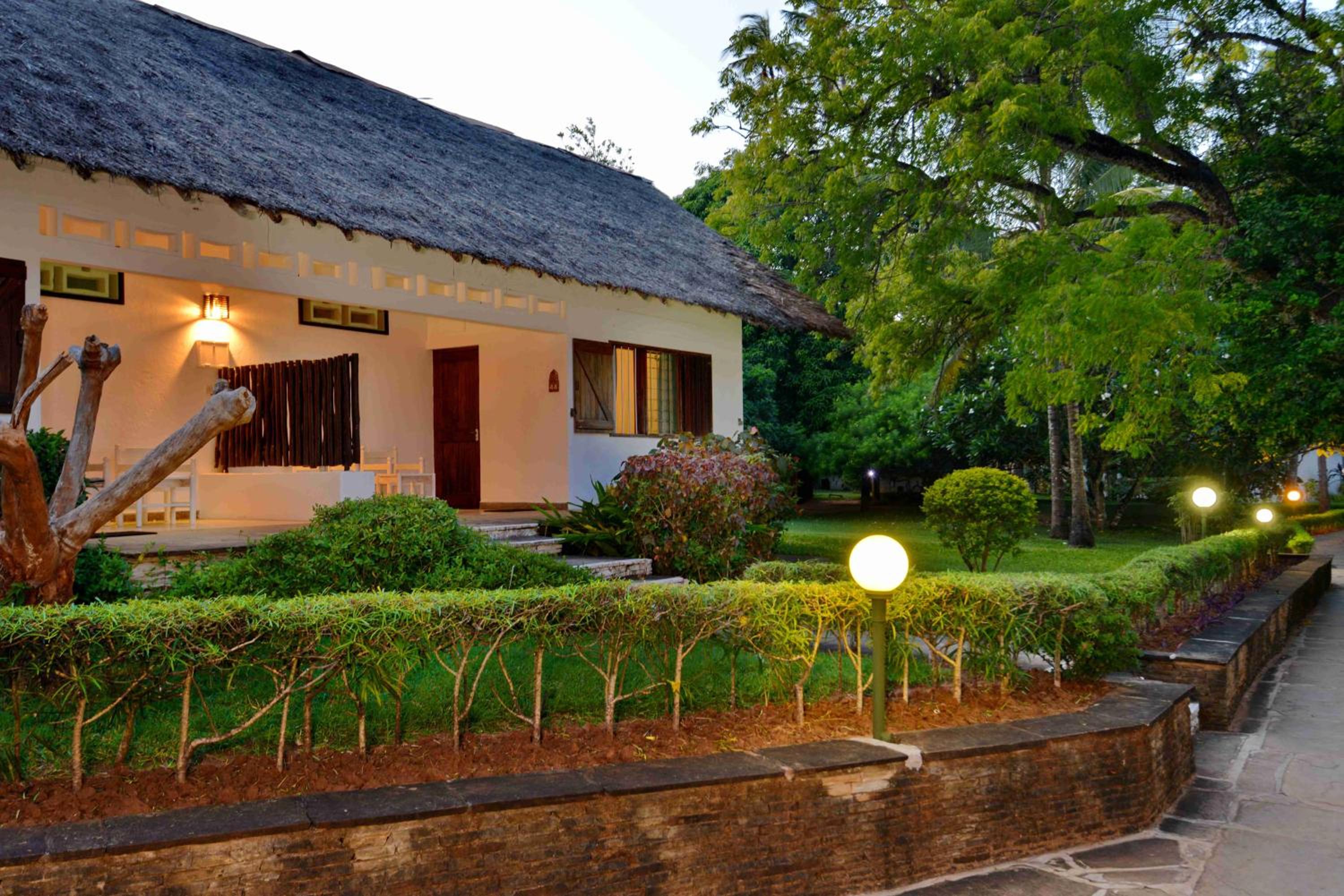 Double or Twin Room with Garden View - Photo 1