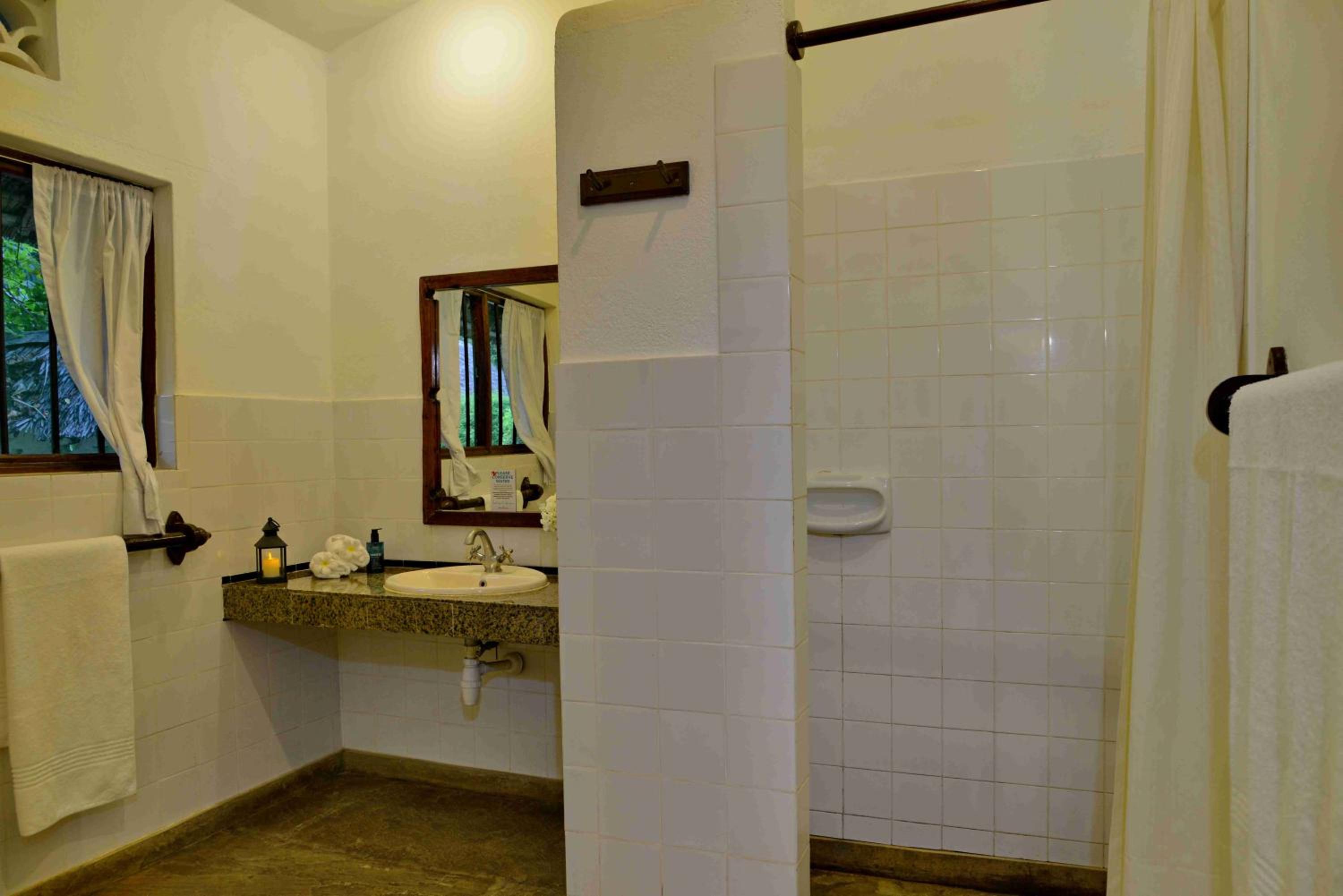 Double or Twin Room with Pool View - Photo 6