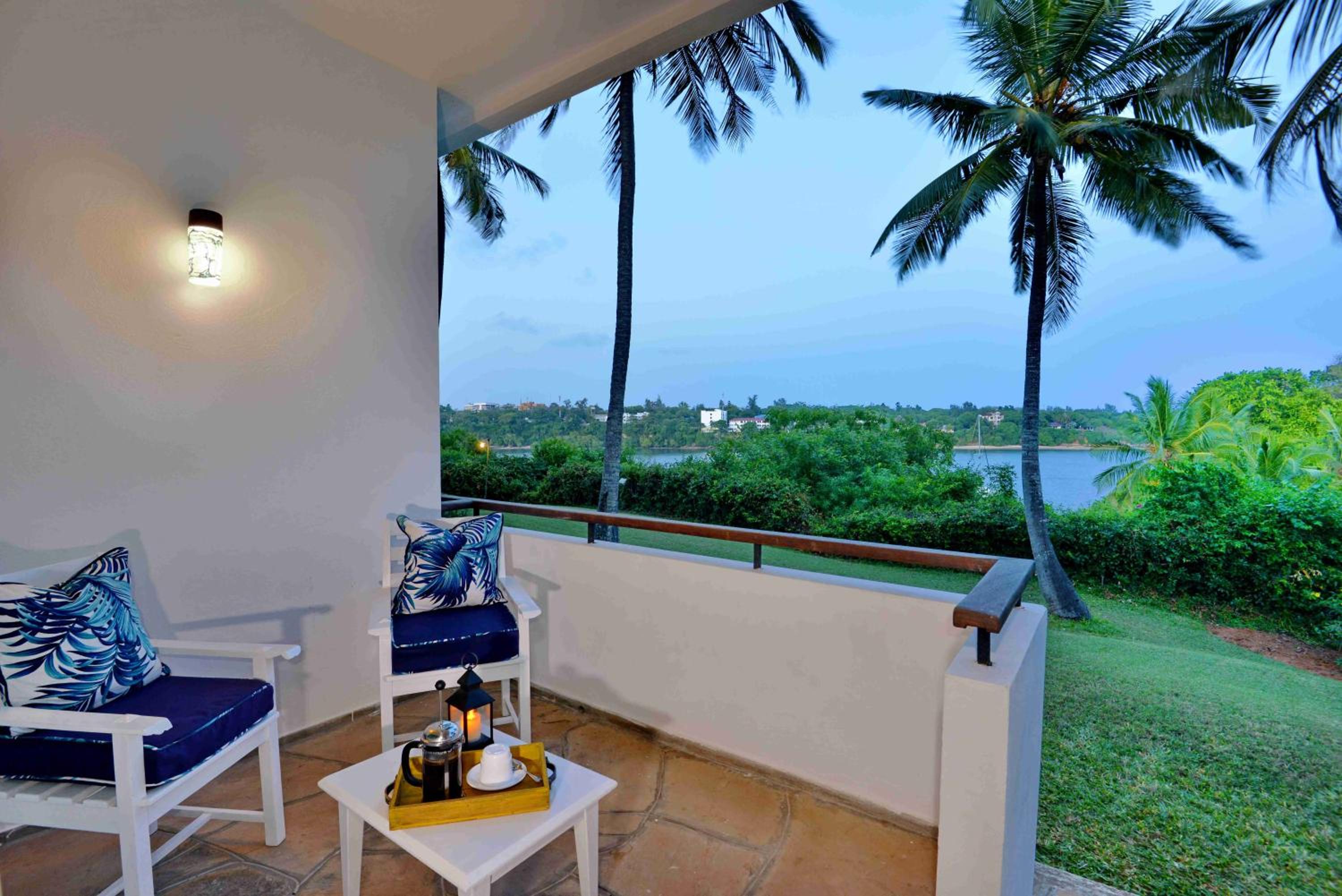 Double or Twin Room with Sea View - Photo 2