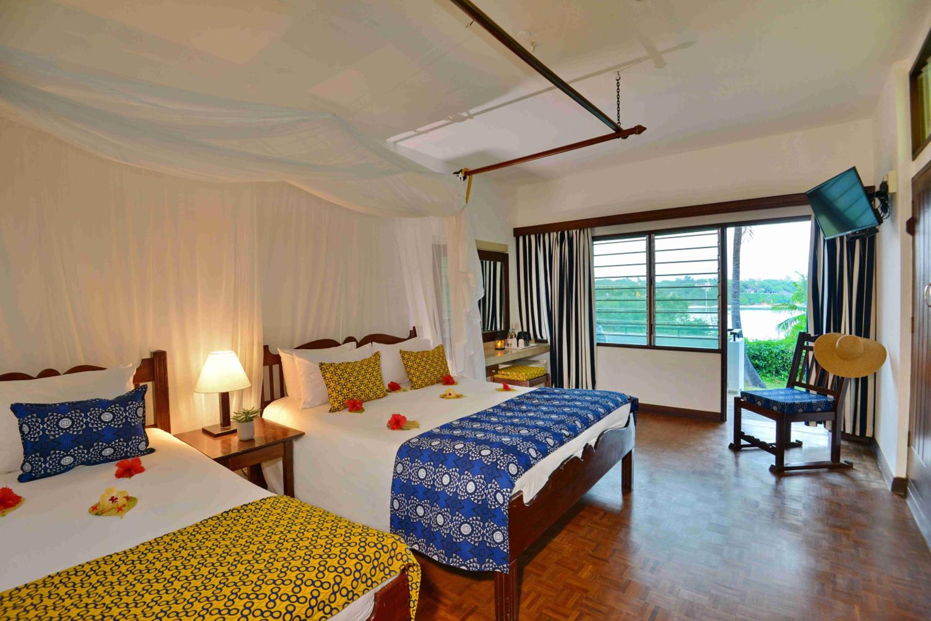 Double or Twin Room with Sea View - Photo 4