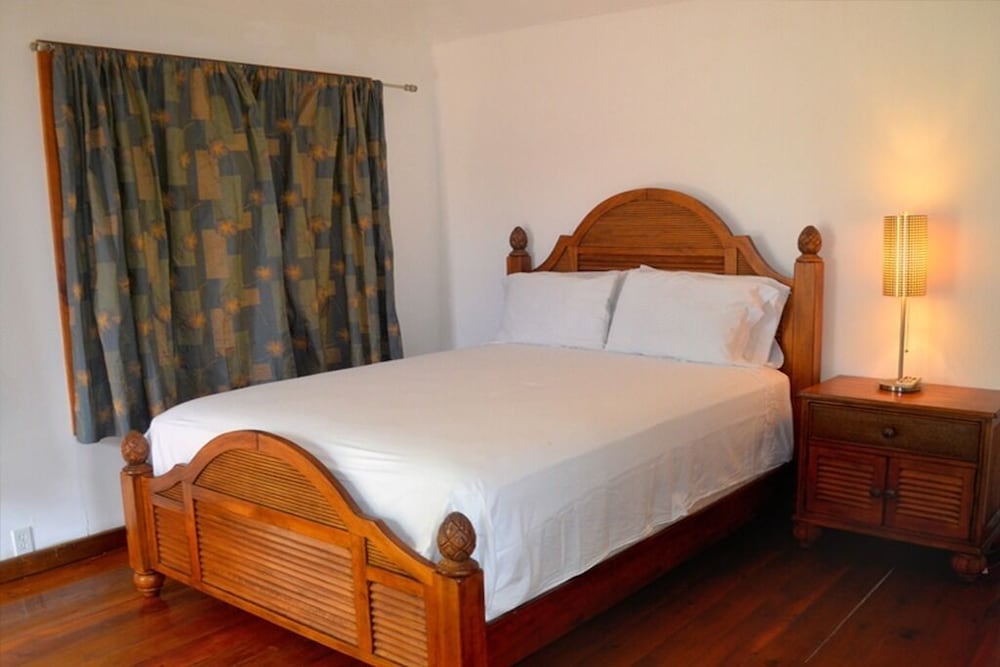 Basic Cabin, 1 Queen Bed, Ocean View, Beachfront photo 1
