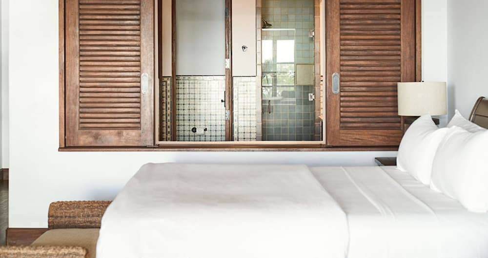Honeymoon Suite (Pacific)