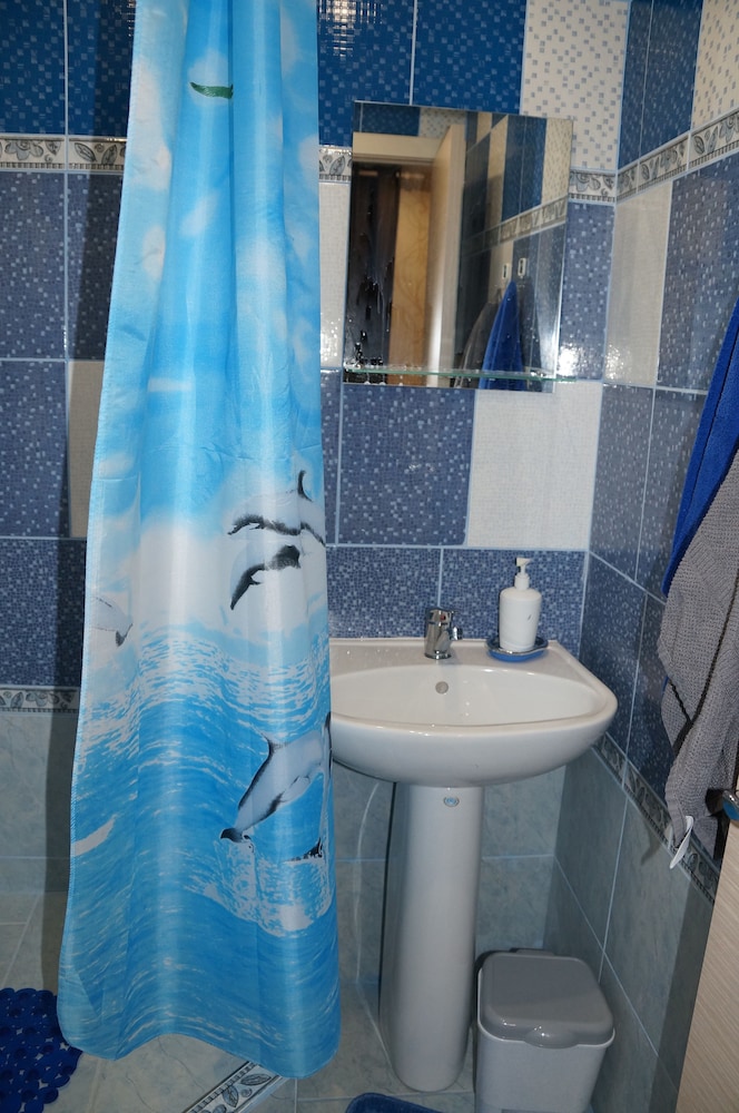 Economy Double Room, Private Bathroom photo 3