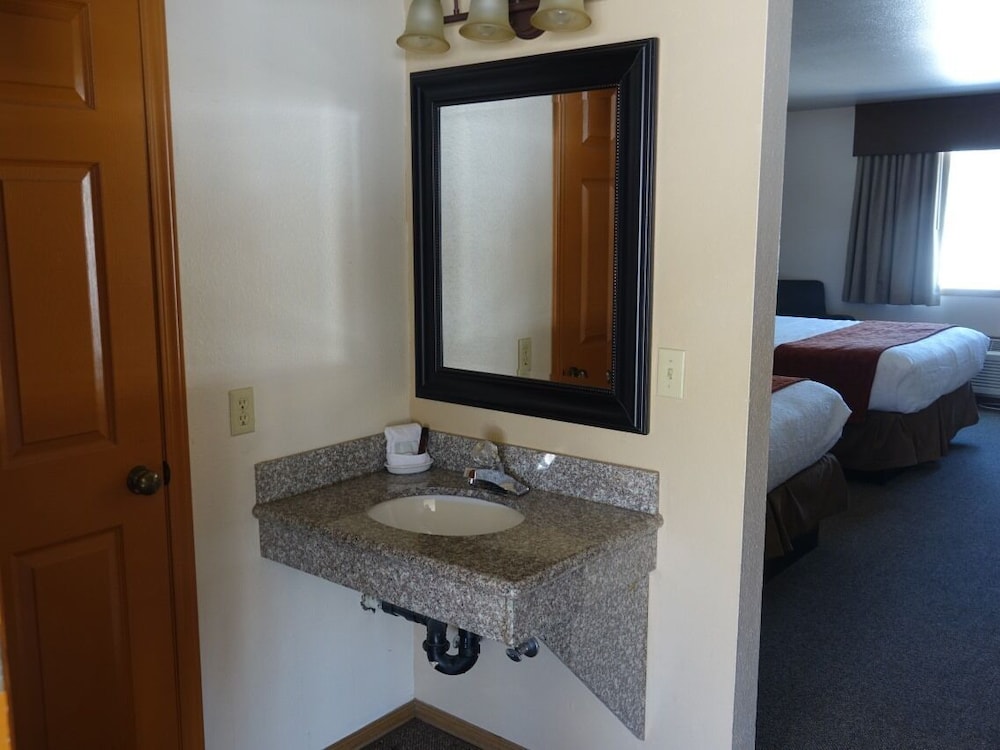 Standard Quadruple Room, Private Bathroom (Double)