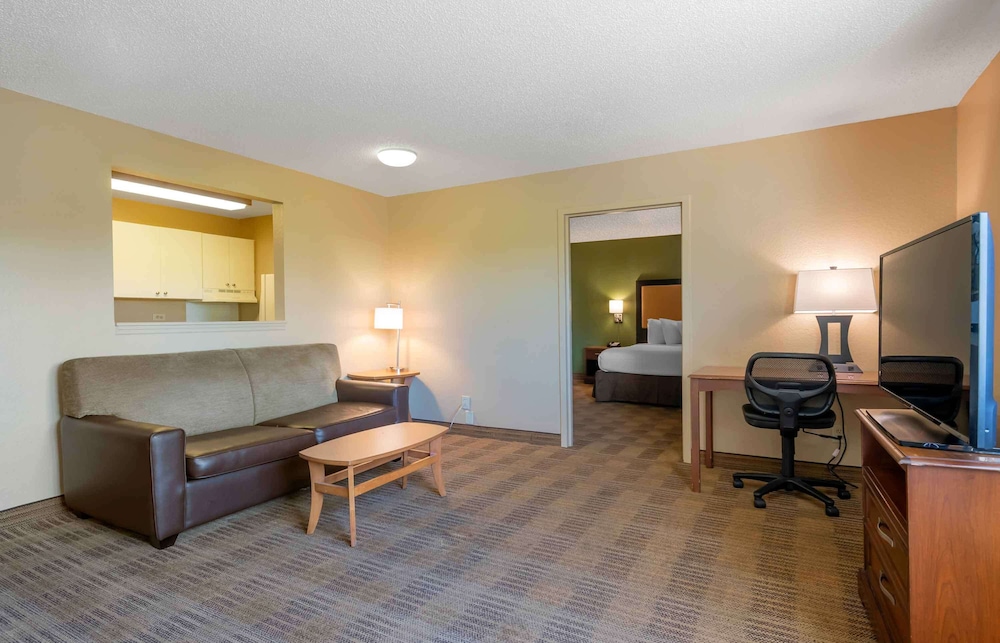 Room, 1 Queen Bed, Non Smoking (Efficiency W/Sofa) - Photo 15