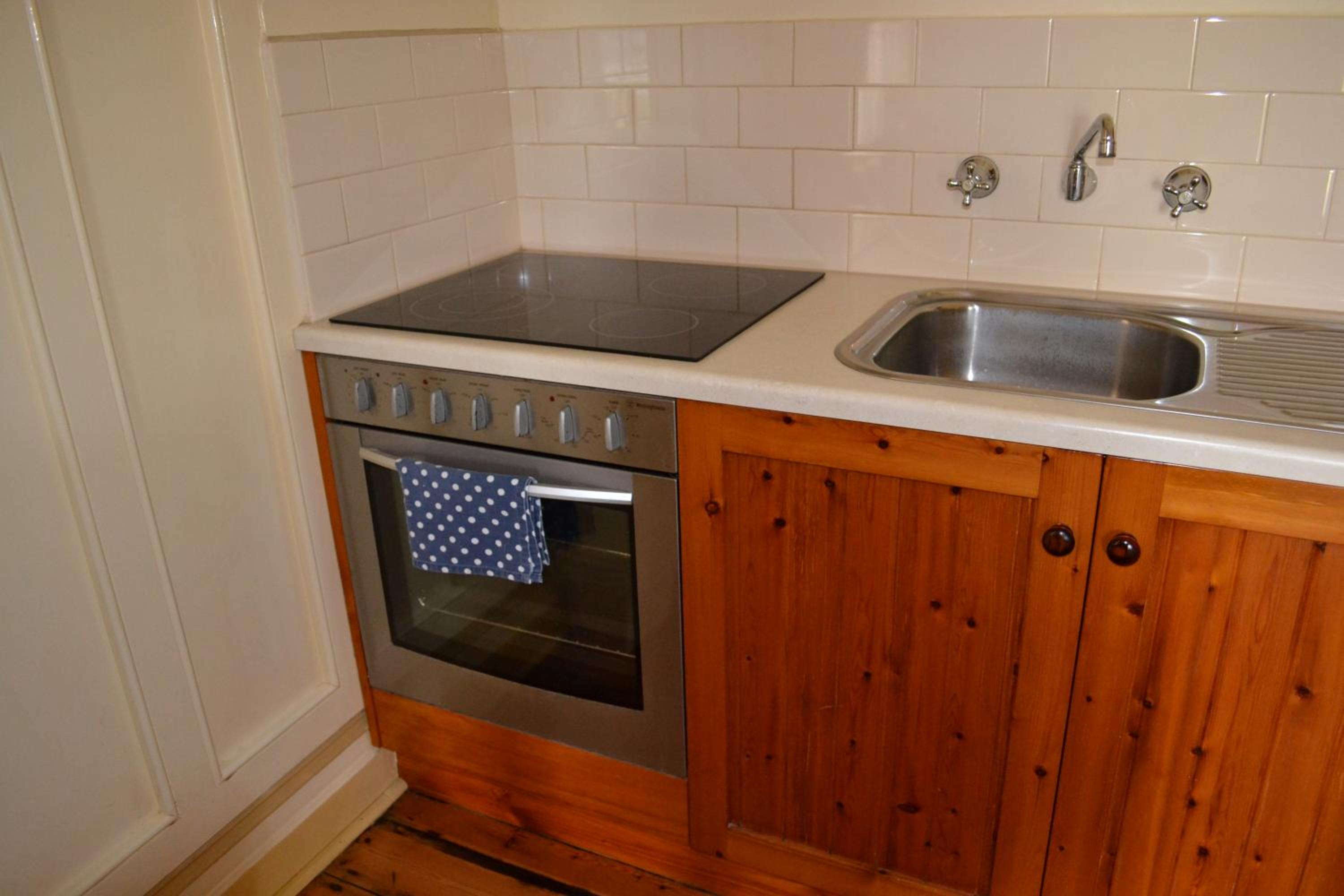 Studio Apartment B - Photo 5