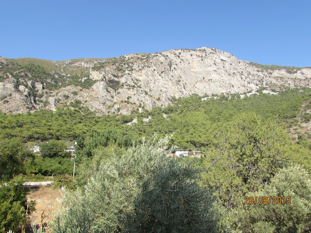 Standard Triple Room, 2 Bedrooms, Mountain View photo 2