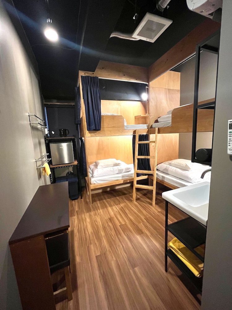 Basic Quadruple Room photo 1