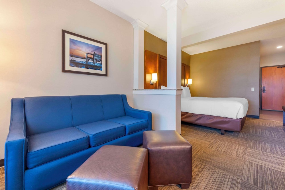 Standard King City Suite - Photo 5