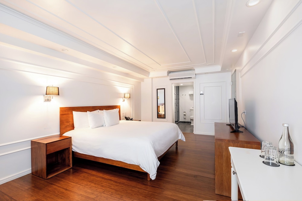 Premium Room, 1 King Bed
