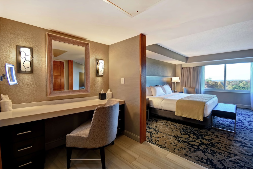 Presidential Suite, 1 King Bed (Mobility & Hearing)