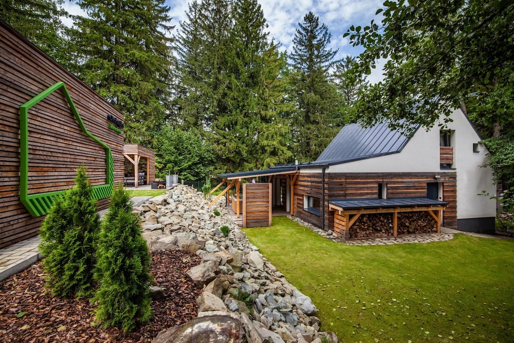 Villa photo 2