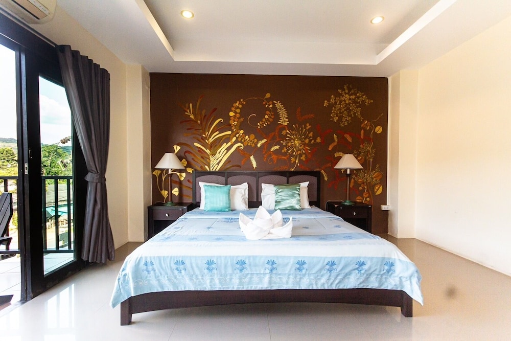 Deluxe Room - Photo 6