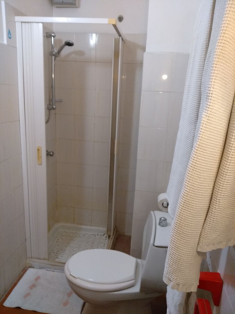 Double Room (with 2 extra beds) photo 2