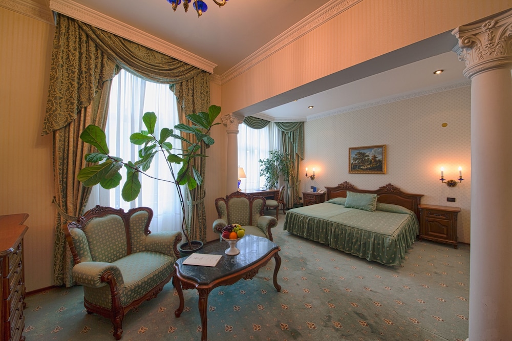 Deluxe Room - Photo 6
