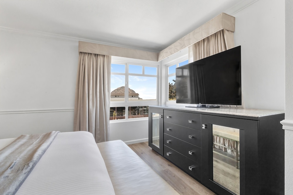 Suite, 1 King Bed, Balcony (King) - Photo 7