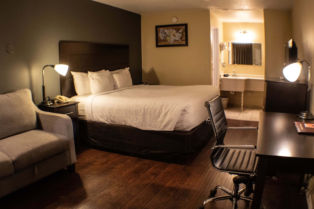 Suite, 1 King Bed, Non Smoking