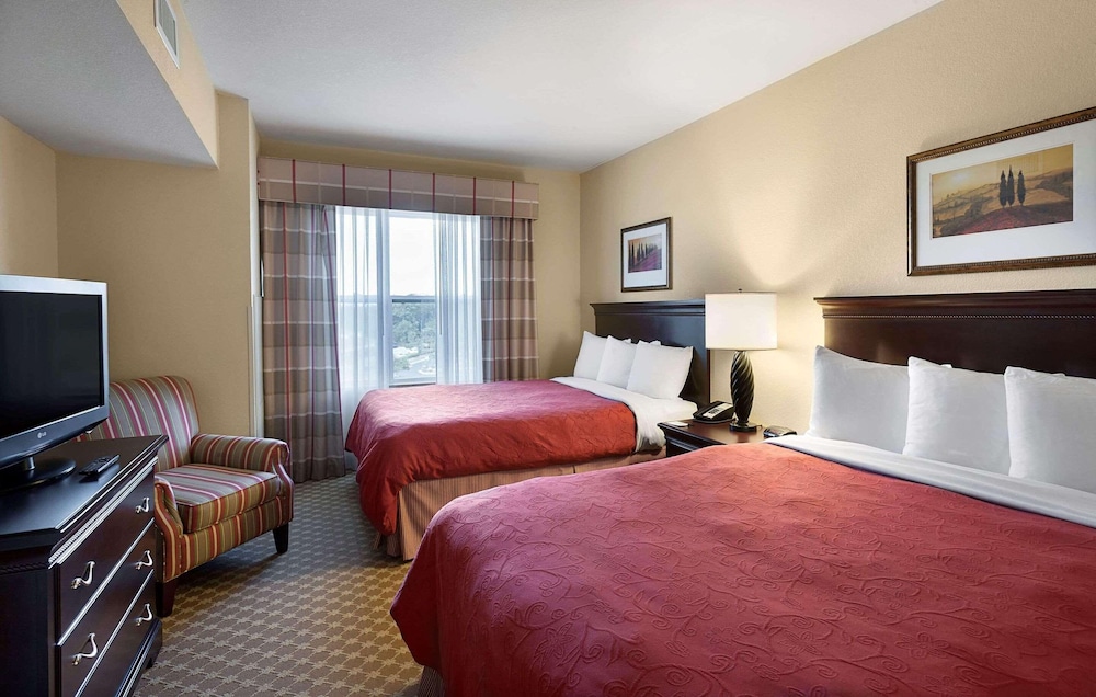 Suite, Non Smoking (2 Queen Beds) - Photo 1