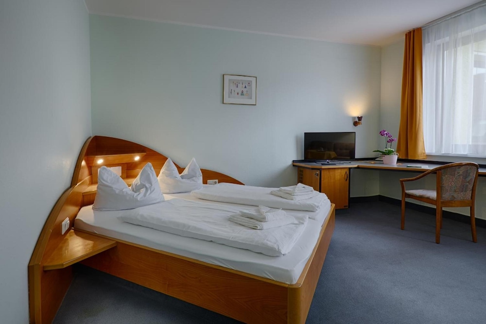 Double Room, 1 Queen Bed, Non Smoking photo 2