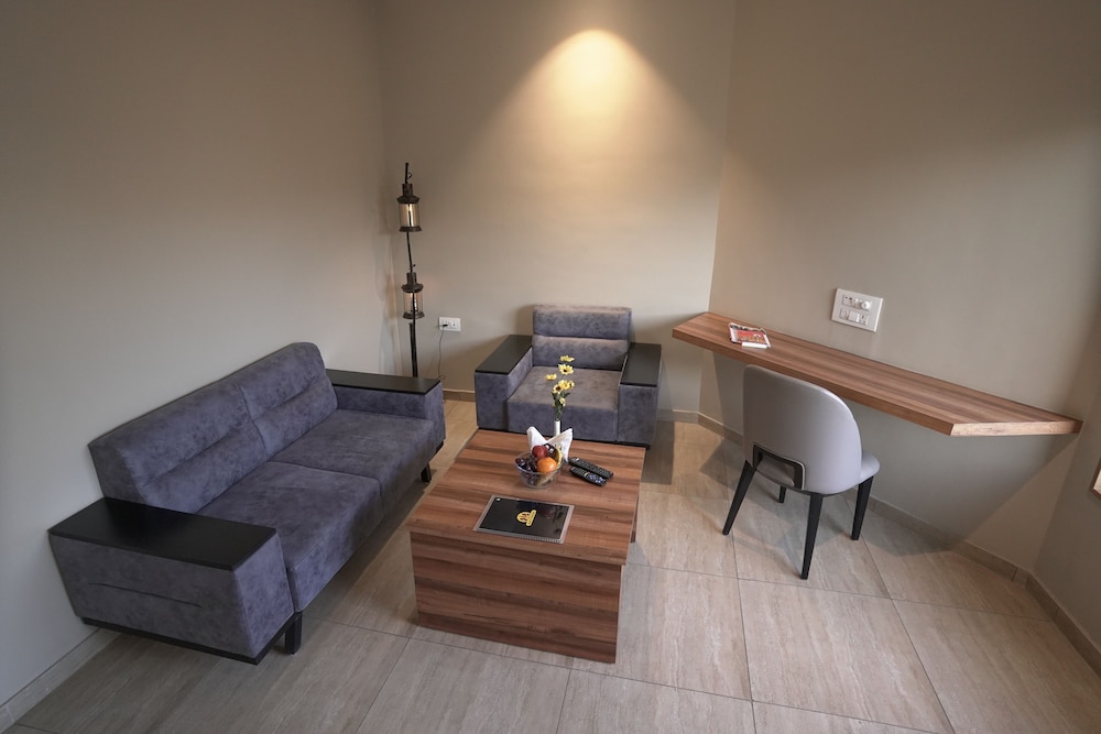 Executive Room - Photo 16
