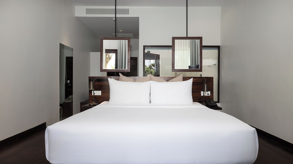 Deluxe King Room Free Laundry + Daily 90Min Massage + Mini Bar + Round Trips Airport Transfers - Photo 15