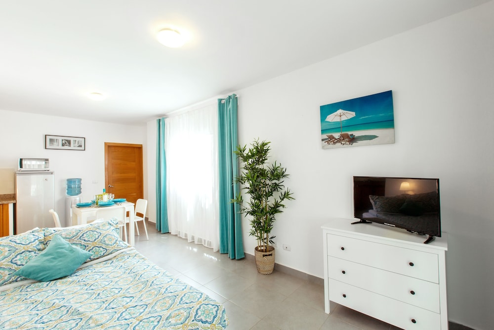 Deluxe Suite, 1 Queen Bed With Sofa Bed, Balcony, Garden View