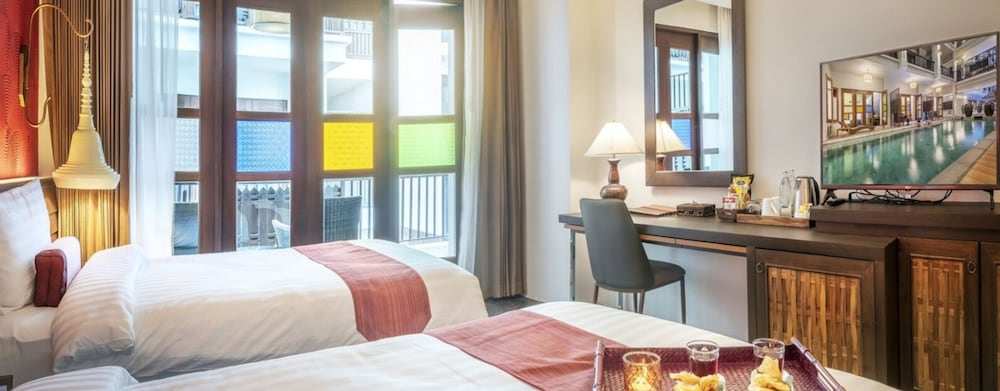 Deluxe Room, 2 Twin Beds, Pool View - Photo 5