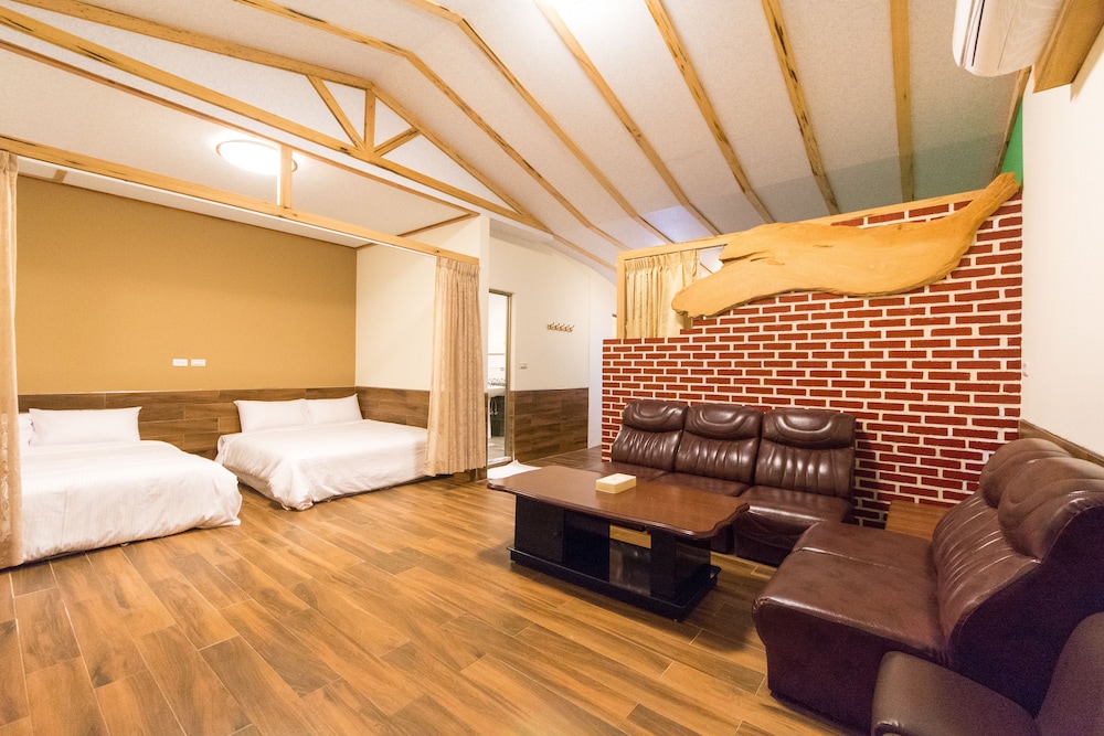 Room (8-Person) photo 2