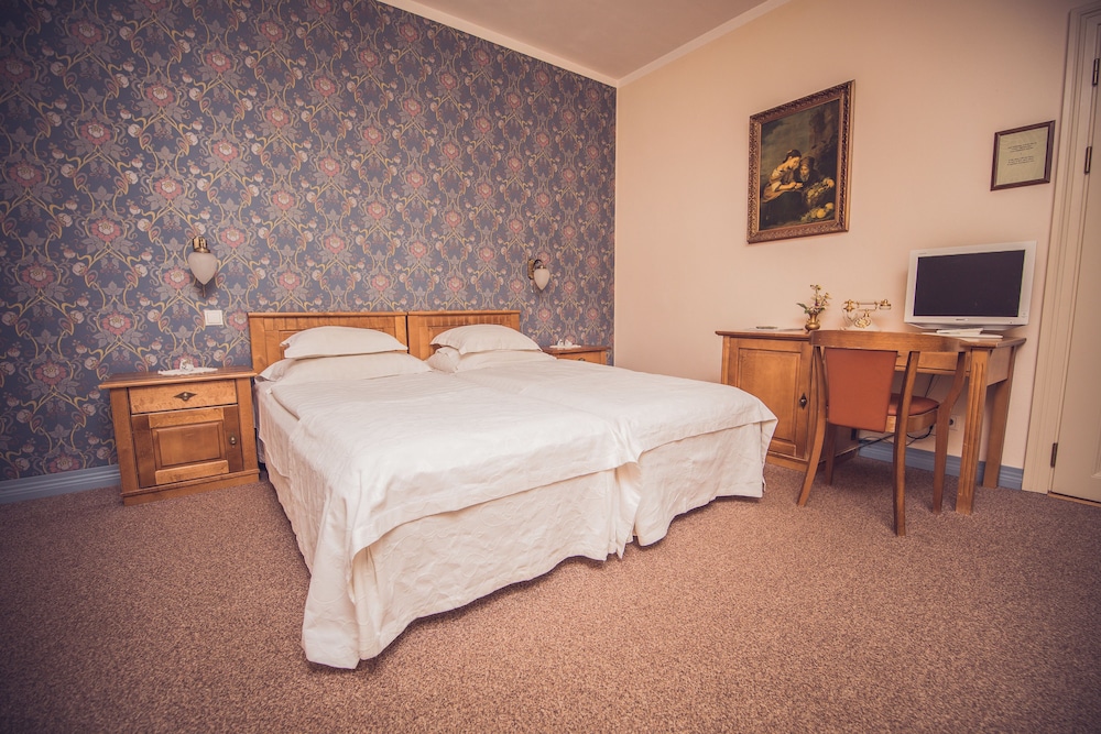 Twin Room - Photo 1