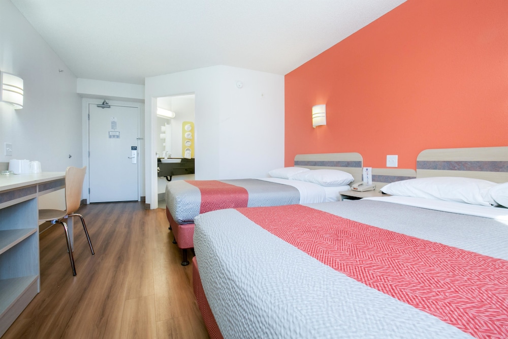 Premium Suite, Multiple Beds, Non Smoking photo 3