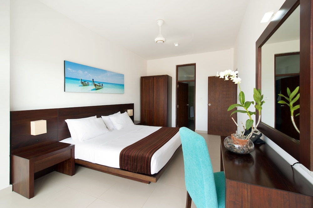 Luxury Apartment, 2 Bedrooms, Connecting Rooms, Beachfront photo 3