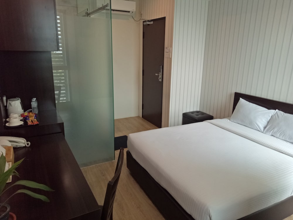 Deluxe Queen Room