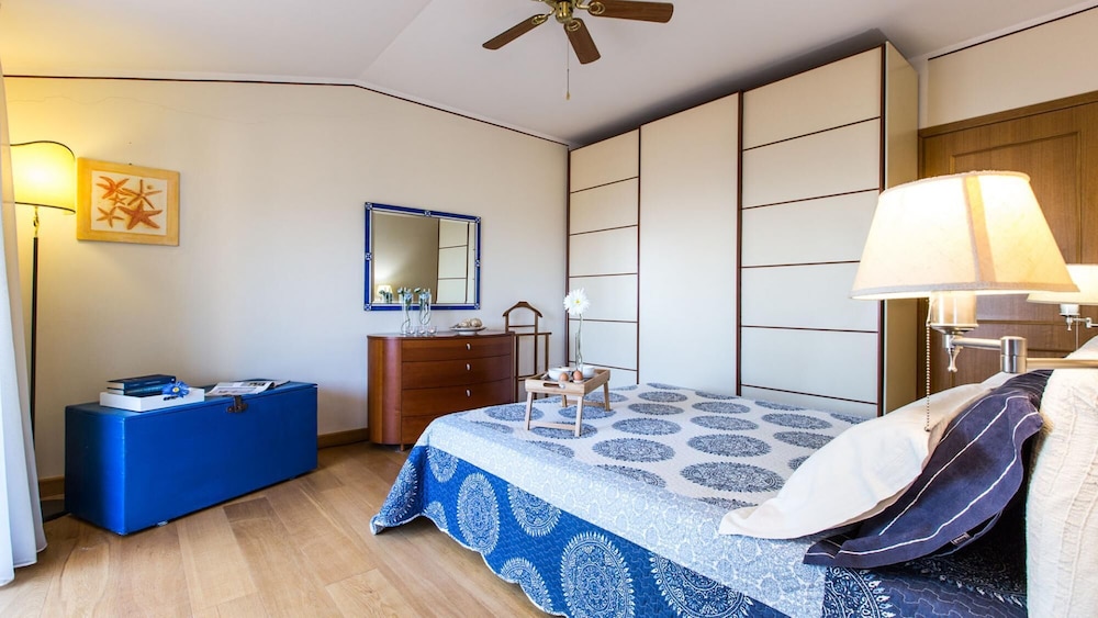 Villa photo 1