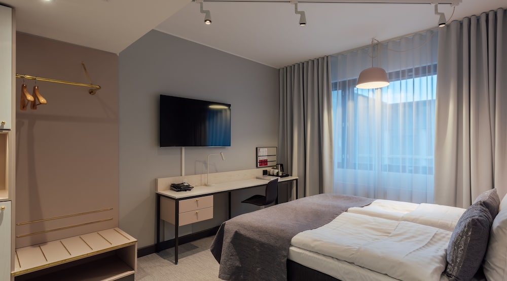 Standard Room, 1 Queen Bed - Photo 2