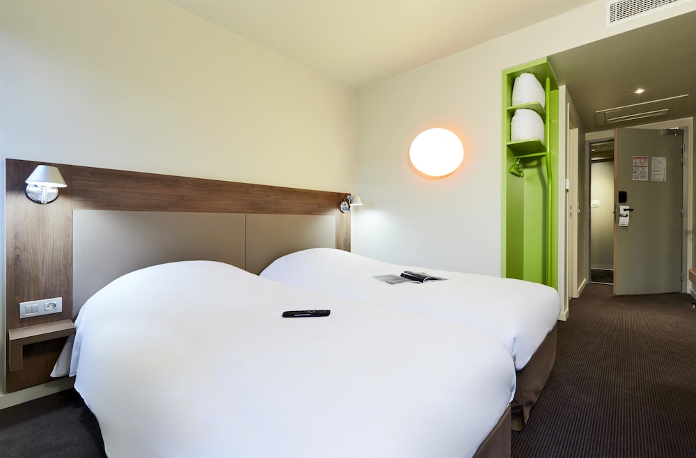 Standard Room, 2 Twin Beds photo 3