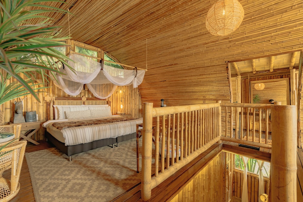 Bamboo Palace Romance - Photo 13