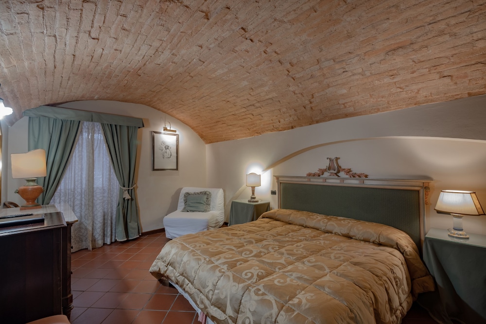 Double Room - Photo 5