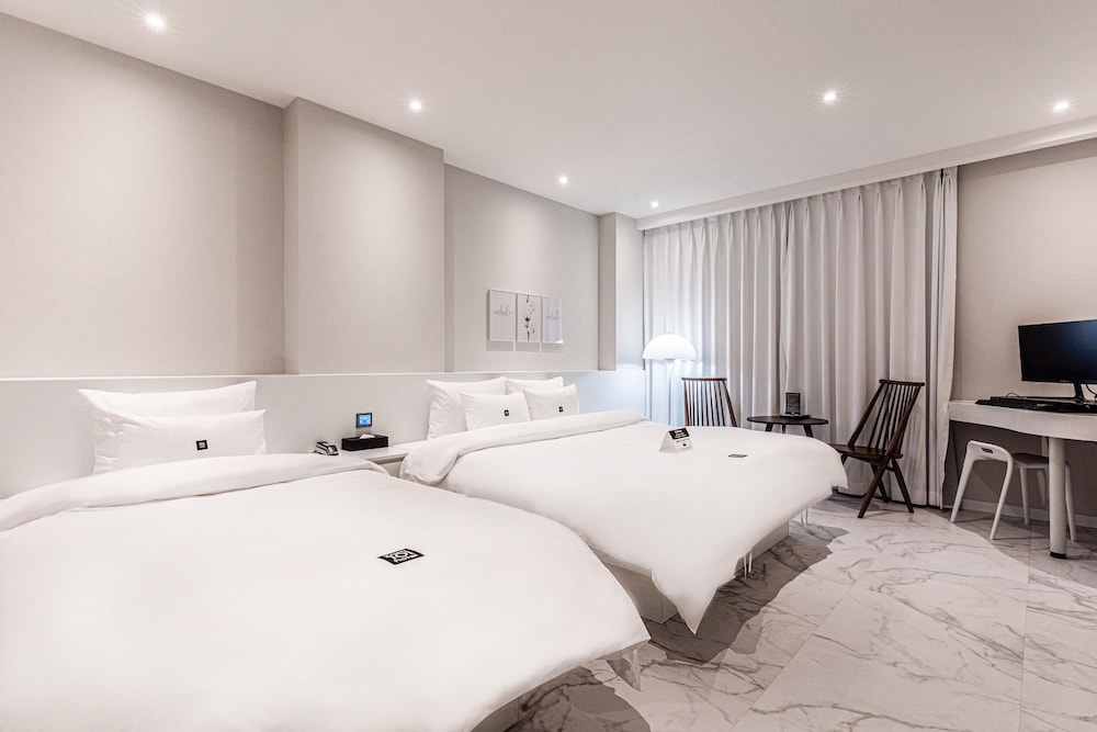 Deluxe Twin Room - Photo 3