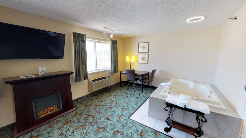 Standard Studio Suite, Jetted Tub photo 3