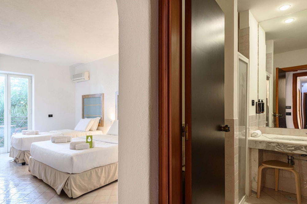 Superior Triple Room, Non Smoking - Photo 4