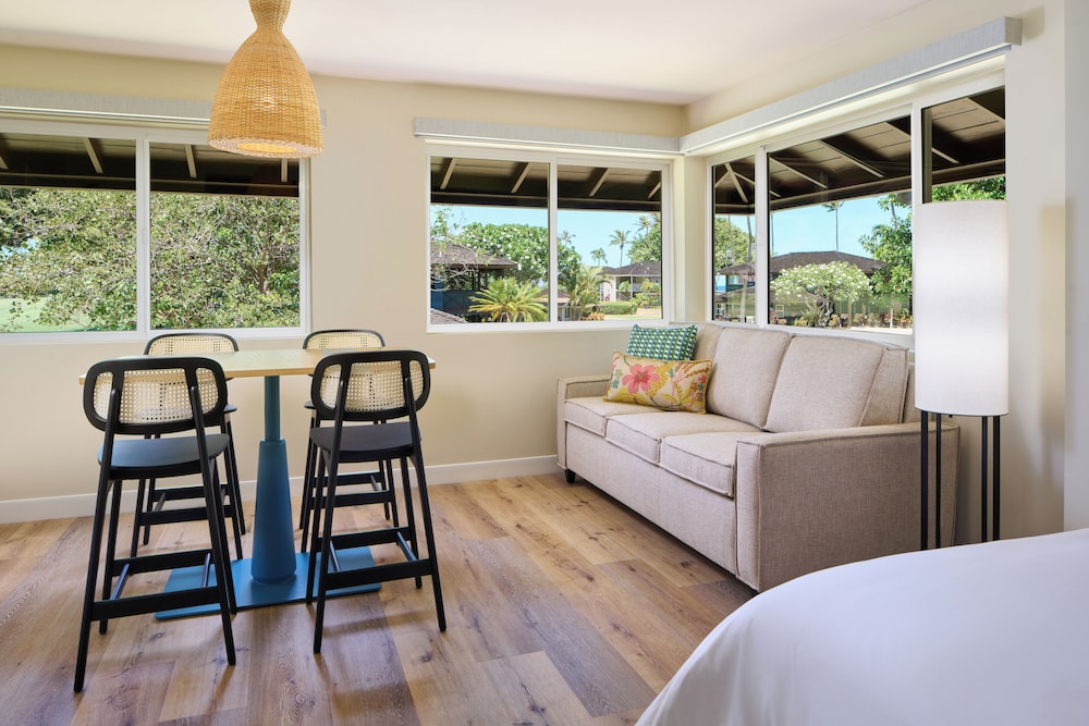 Royal Bungalow (Studio Suite) thumbnail 5