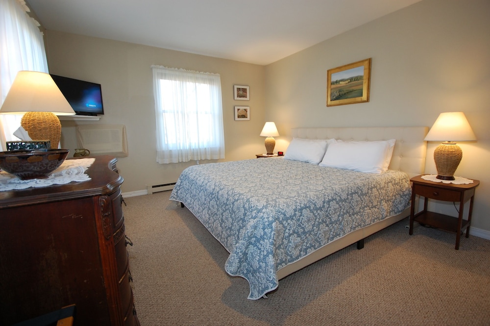 Standard Apartment, Private Bathroom (Greylock - No Pets), photo 6